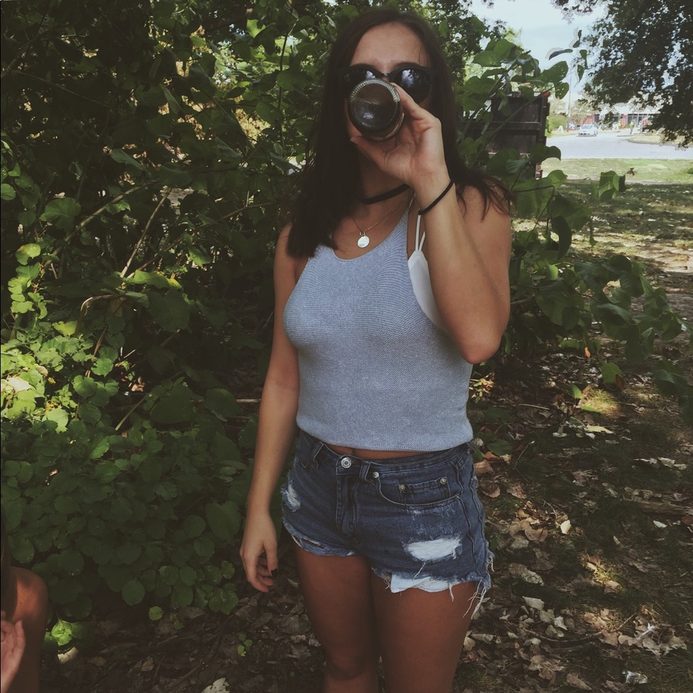 HIGH WAISTED DENIM CUTOFFS BY LEVI - Picture 4 of 4